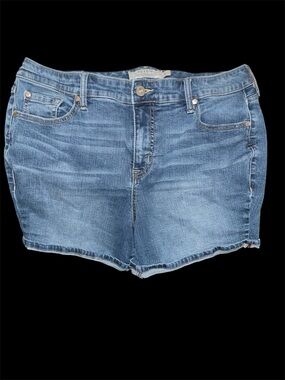 Torrid Light Wash Denim Shorts - Blue Women’s size 16